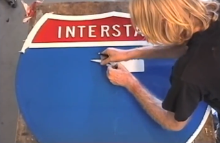Illustration for article titled How One Fed-Up Dude Fixed an Awful Highway Sign Himself